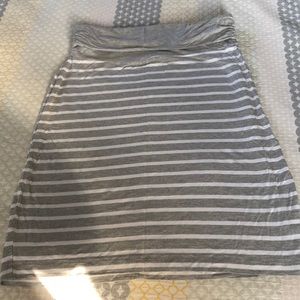 Gap grey and white stripe pencil skirt. Size M.